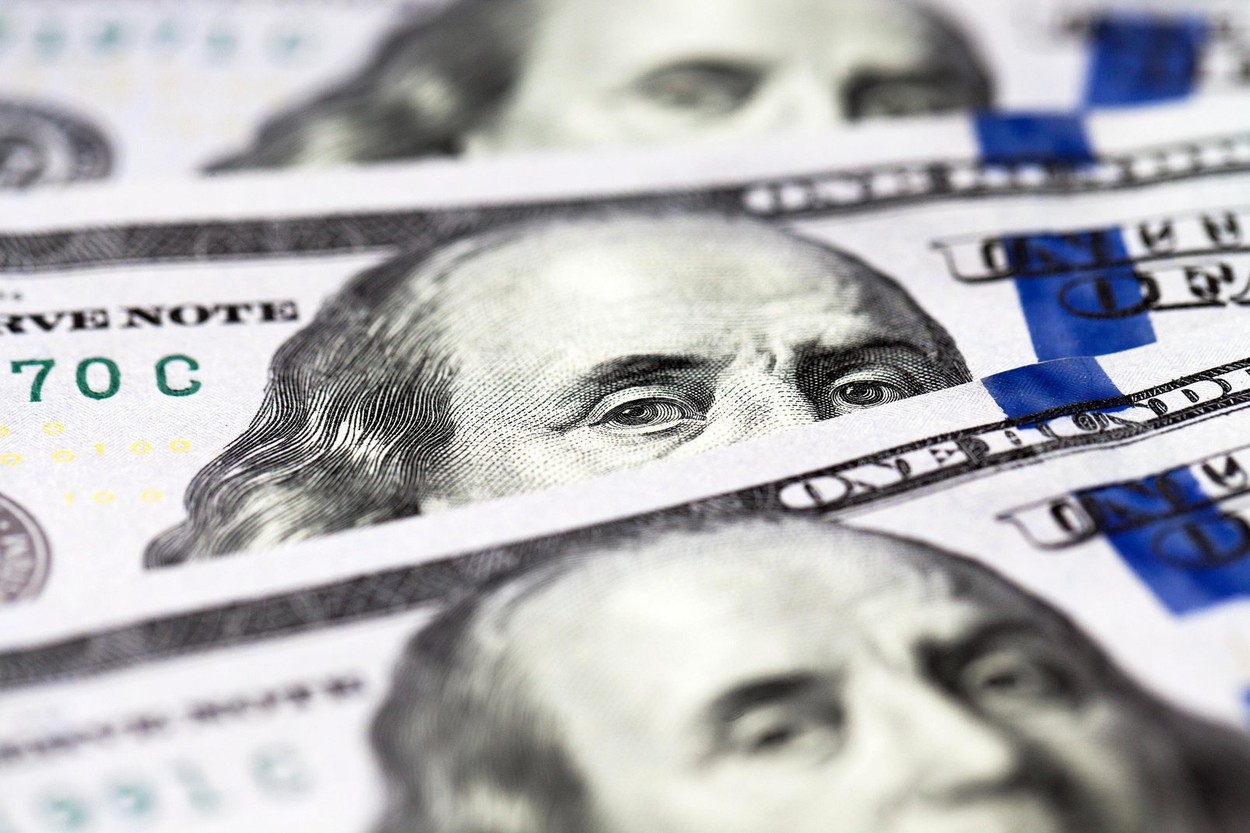 Economistul-şef al S&P Global: Dominaţia dolarului la nivel global se diminuează