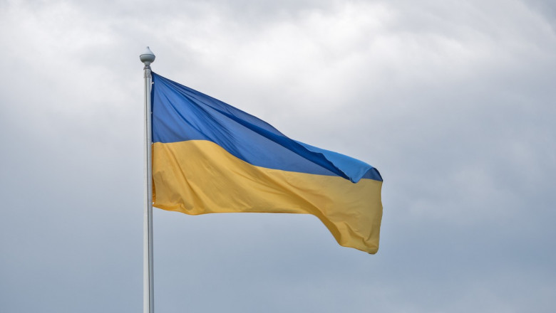 steagul ucrainei fluturand in vant