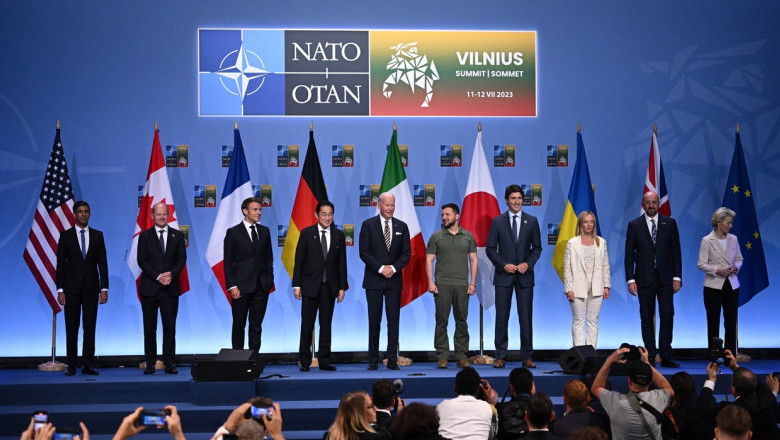 liderii nato si volodimir zelenski la summitul nato de la vilnius din 2023