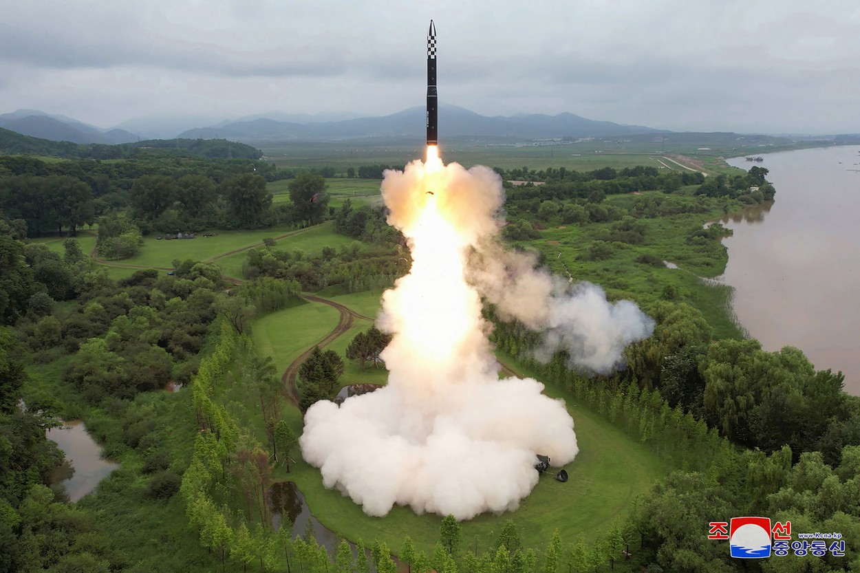 Racheta balistică a lui Kim Jong Un, cu care amenință SUA, s-ar fi prăbușit în Rusia