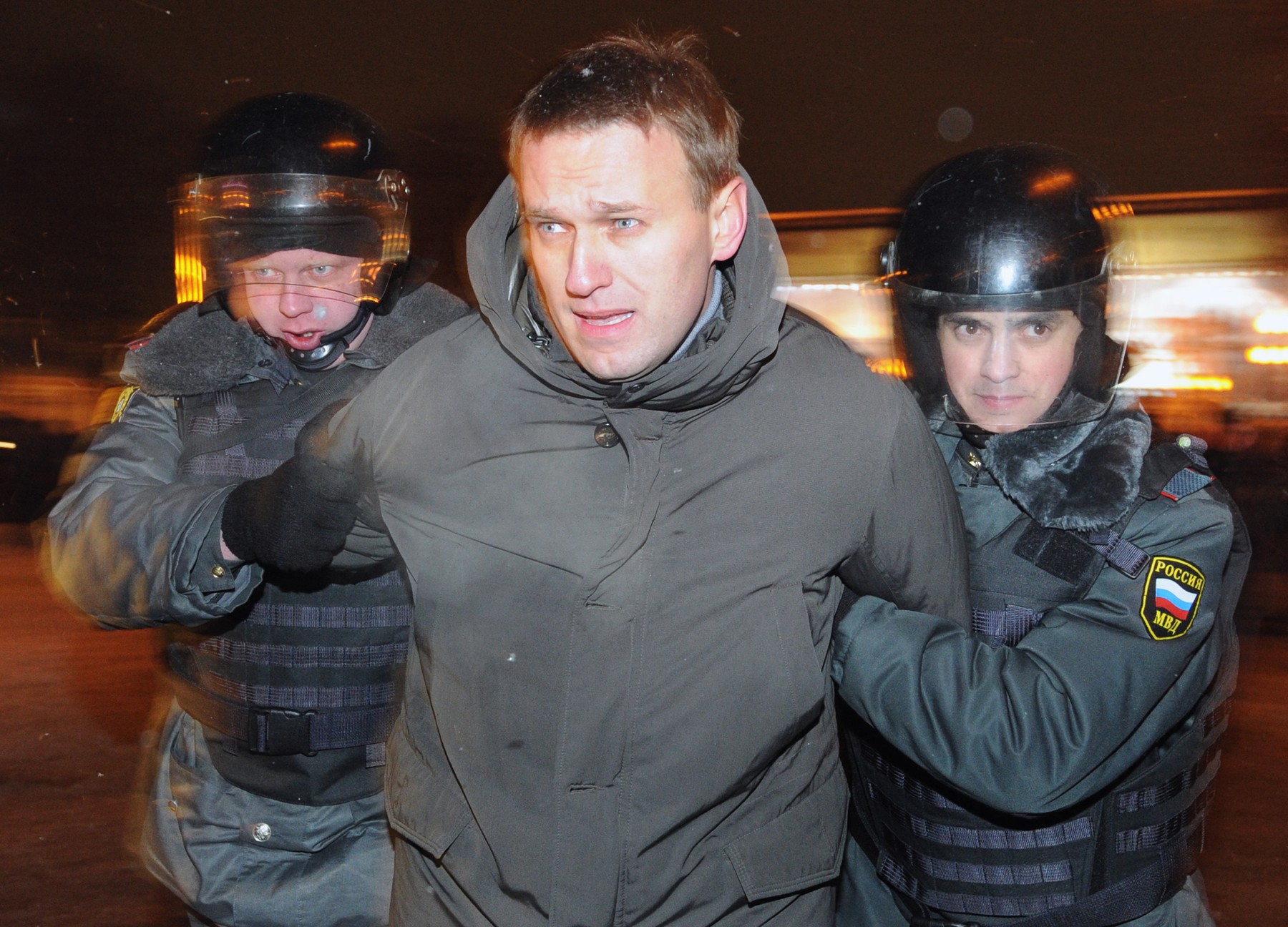 Mai mulți susținători ai lui Navalnîi au fost reținuți în timpul unui protest la nivel mondial numit „Putin, criminal”