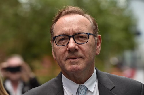 Noi acuzaţii de abuzuri sexuale împotriva lui Kevin Spacey. Controversatul actor a fost dat în judecată la Londra