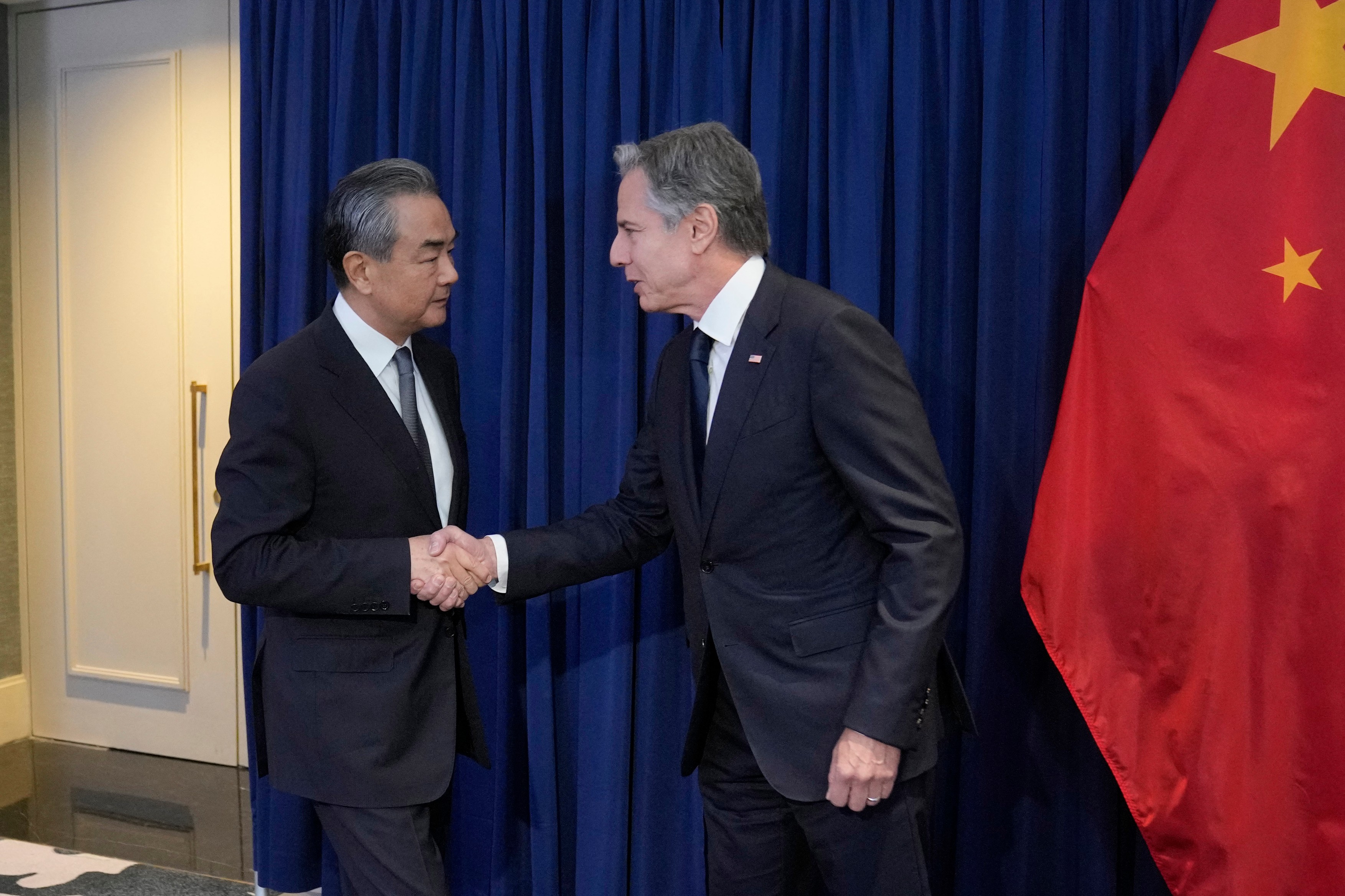 Șeful diplomației chineze s-a întâlnit în Indonezia cu Antony Blinken și Serghei Lavrov