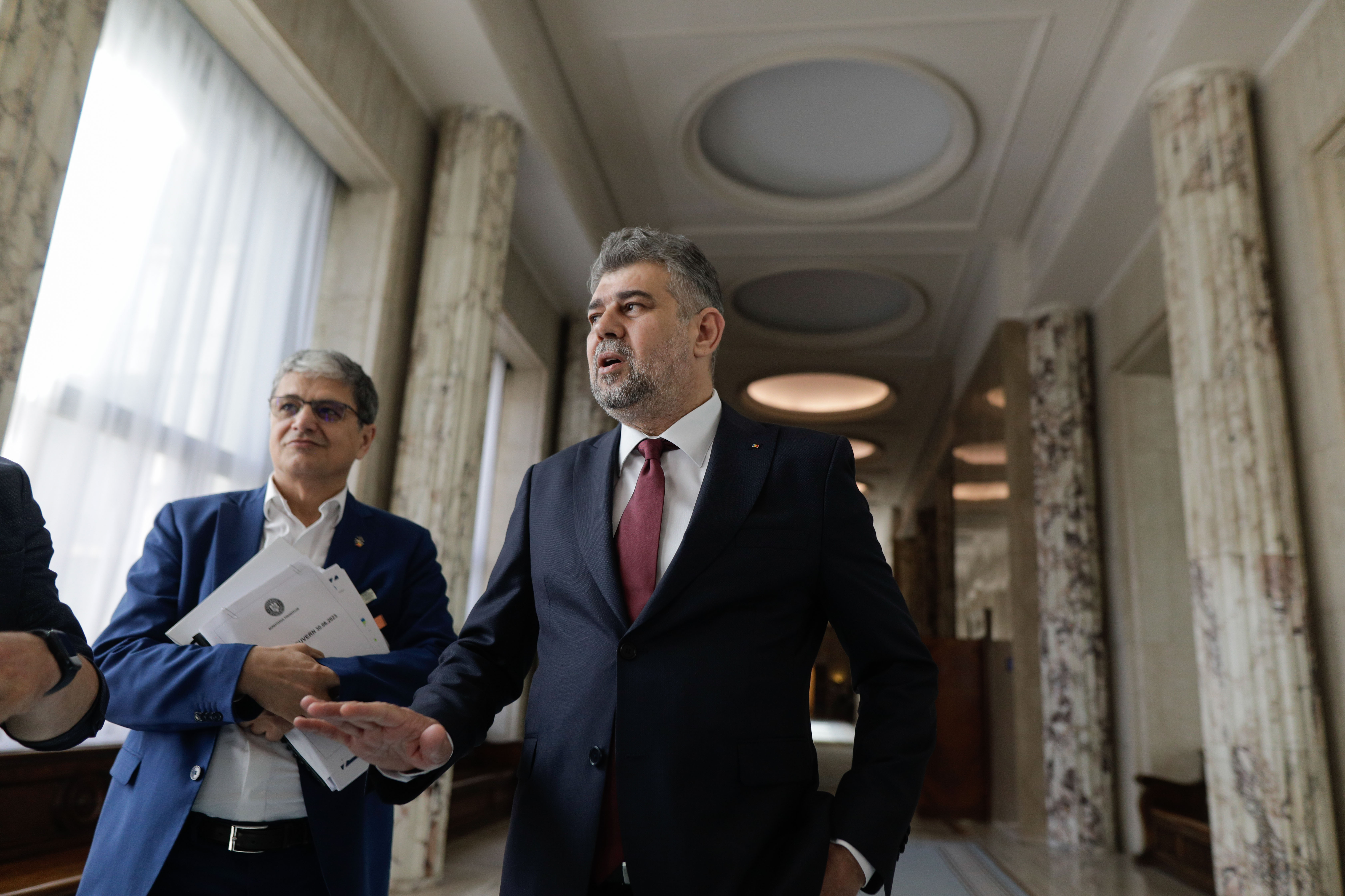 Ciolacu îl somează pe Boloș în ședința de Guvern: Să finalizăm rapid OUG de reducerea cheltuielilor, indiferent de presiuni nu voi ceda