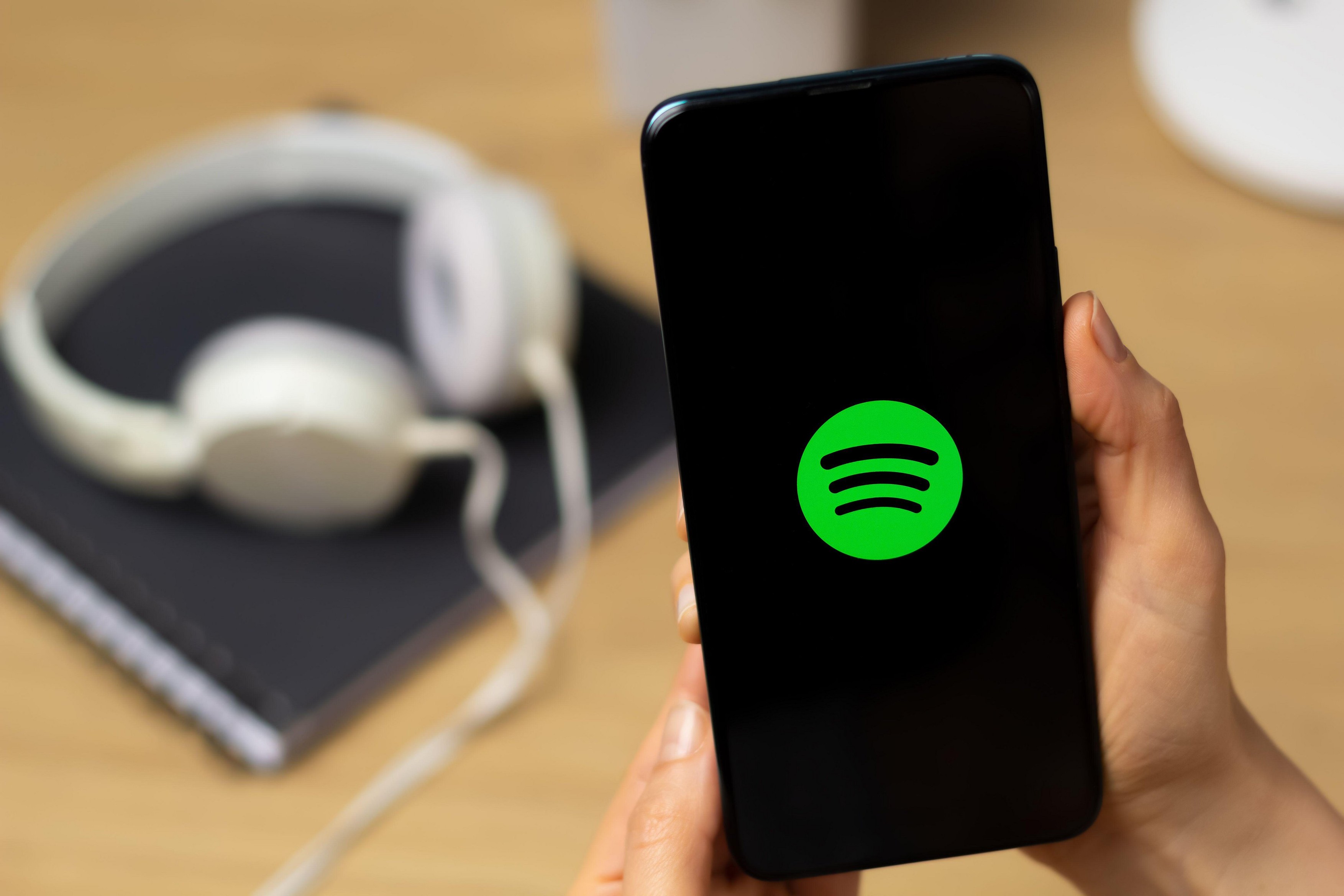 România scapă de scumpirea abonamentelor la serviciul de streaming muzical Spotify