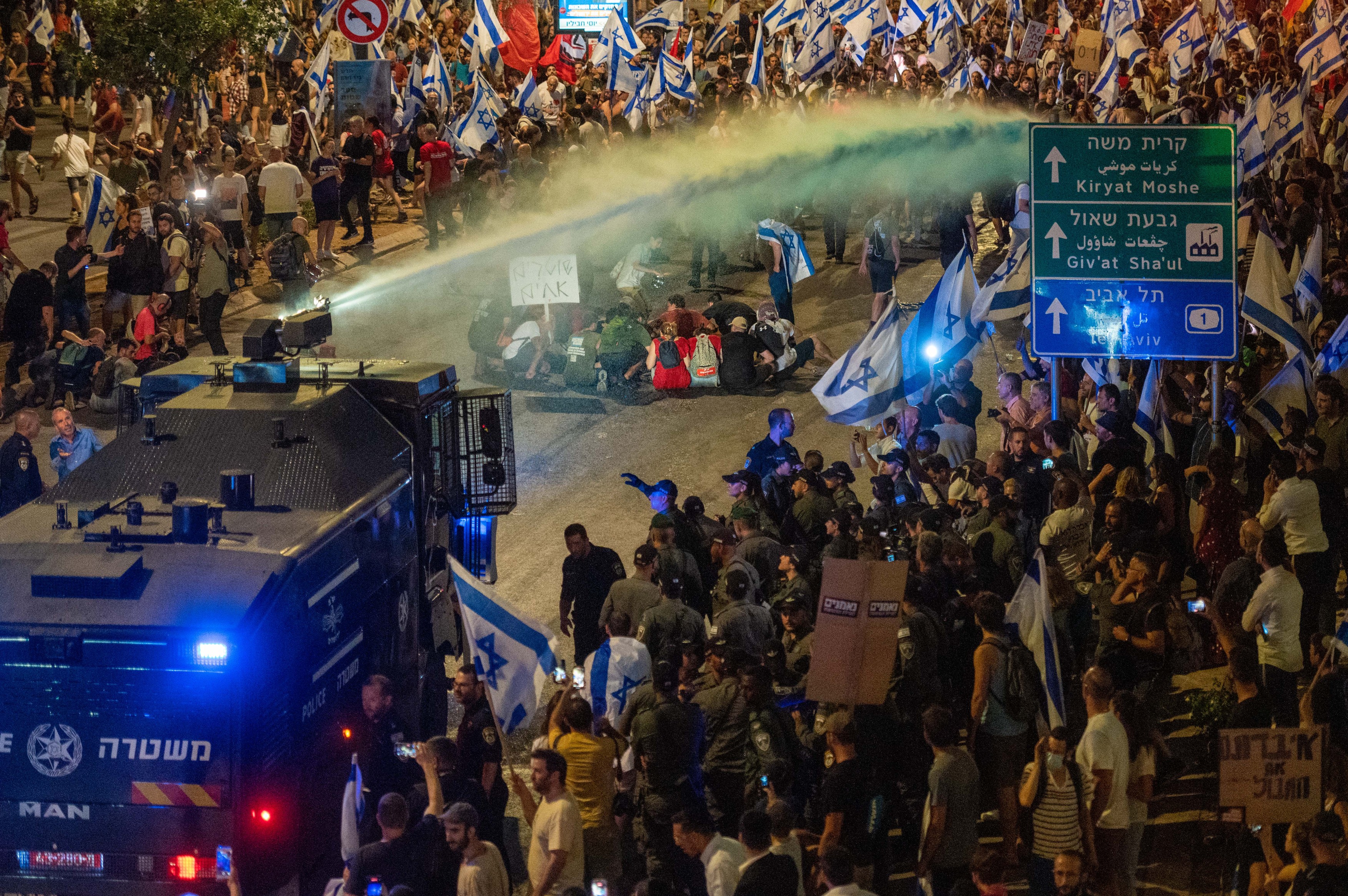 Israelul este zguduit de proteste după adoptarea unei legi care restrânge atribuțiile Curții Supreme