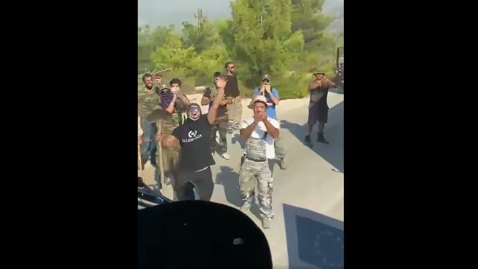 VIDEO. „Piele de găină când vedem aceste imagini!”. Cum au fost întâmpinați pompierii români care luptă cu incendiile din Grecia