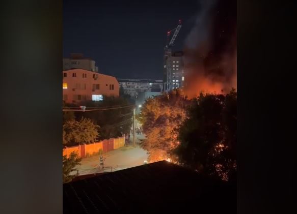 VIDEO: Incendiu puternic în curtea Spitalului Robănescu din București. Peste 100 de copii au fost evacuați