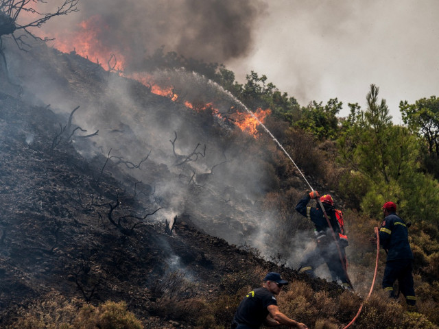 Οι χώρες της ΕΕ έστειλαν σχεδόν 500 πυροσβέστες για να βοηθήσουν την Ελλάδα να καταπολεμήσει τις μαζικές πυρκαγιές