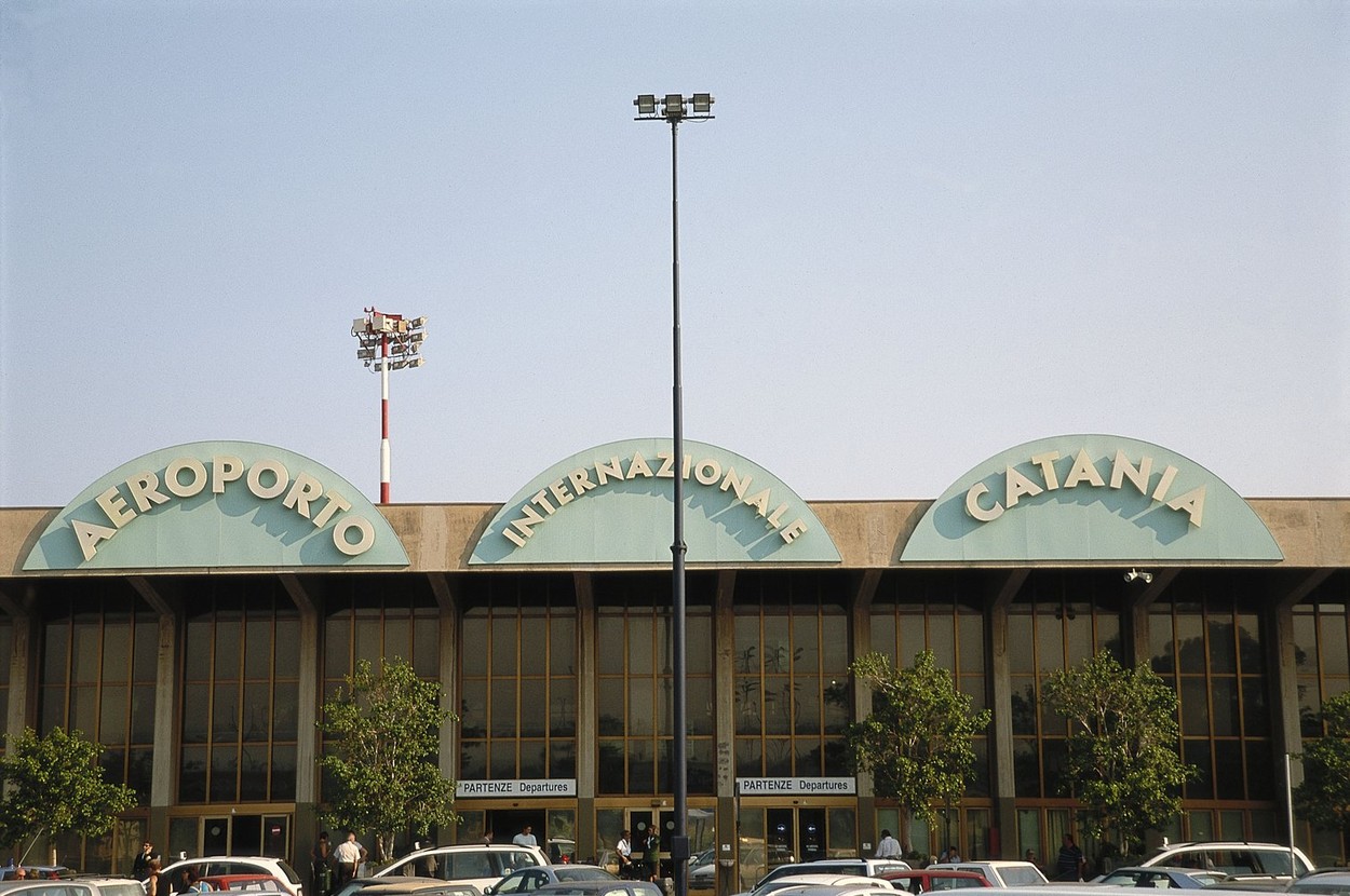 MAE, atenționare de călătorie pentru Italia: Traficul aerian pe aeroporturi este perturbat din cauza incendiilor de vegetație