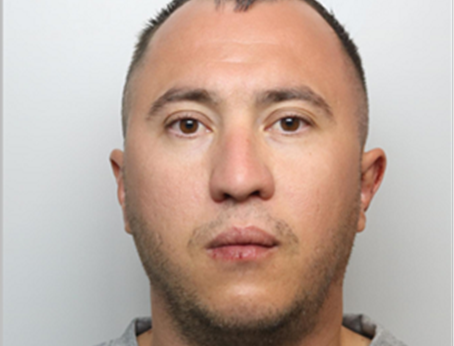 După ce și-a înjunghiat soția de 171 de ori, un român din UK s-a uitat liniștit la TV, apoi a sunat la poliție