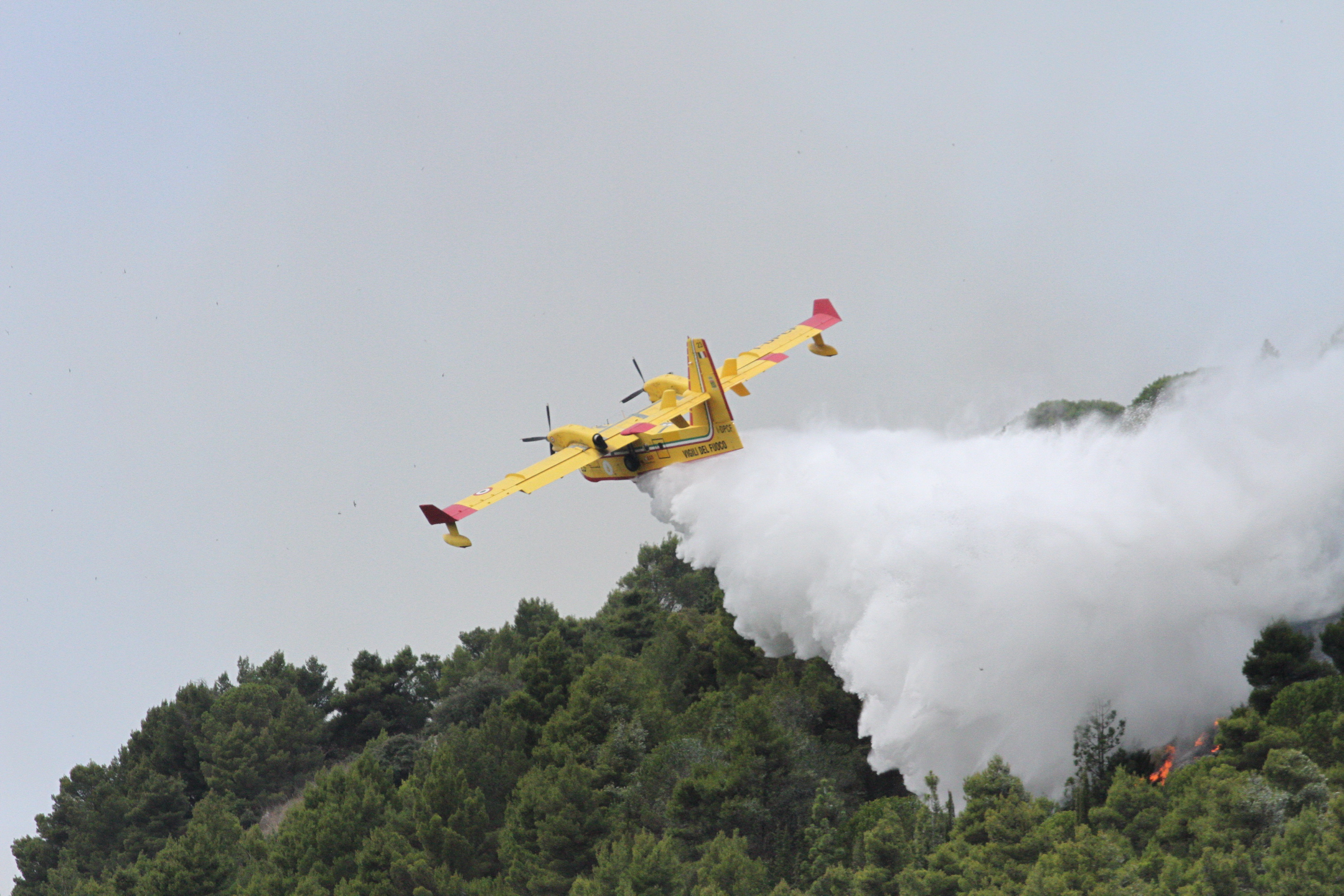 Noi detalii despre avionul prăbușit în Grecia. Un pompier grec a dezvăluit ce a vorbit cu cei doi piloți înainte de tragedie