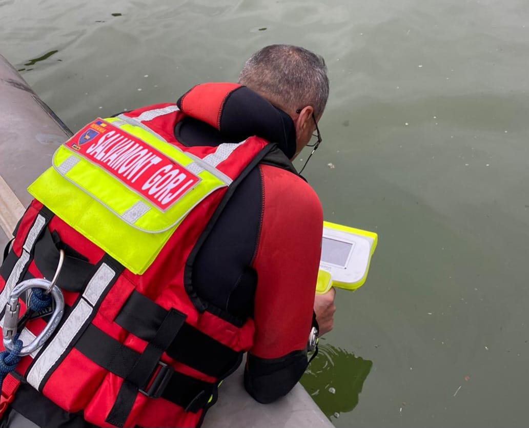 Trupul unui medic care s-a înecat în Lacul Gozna a fost găsit cu ajutorul unui aparat unic în România, bazat pe inteligenţa artificială