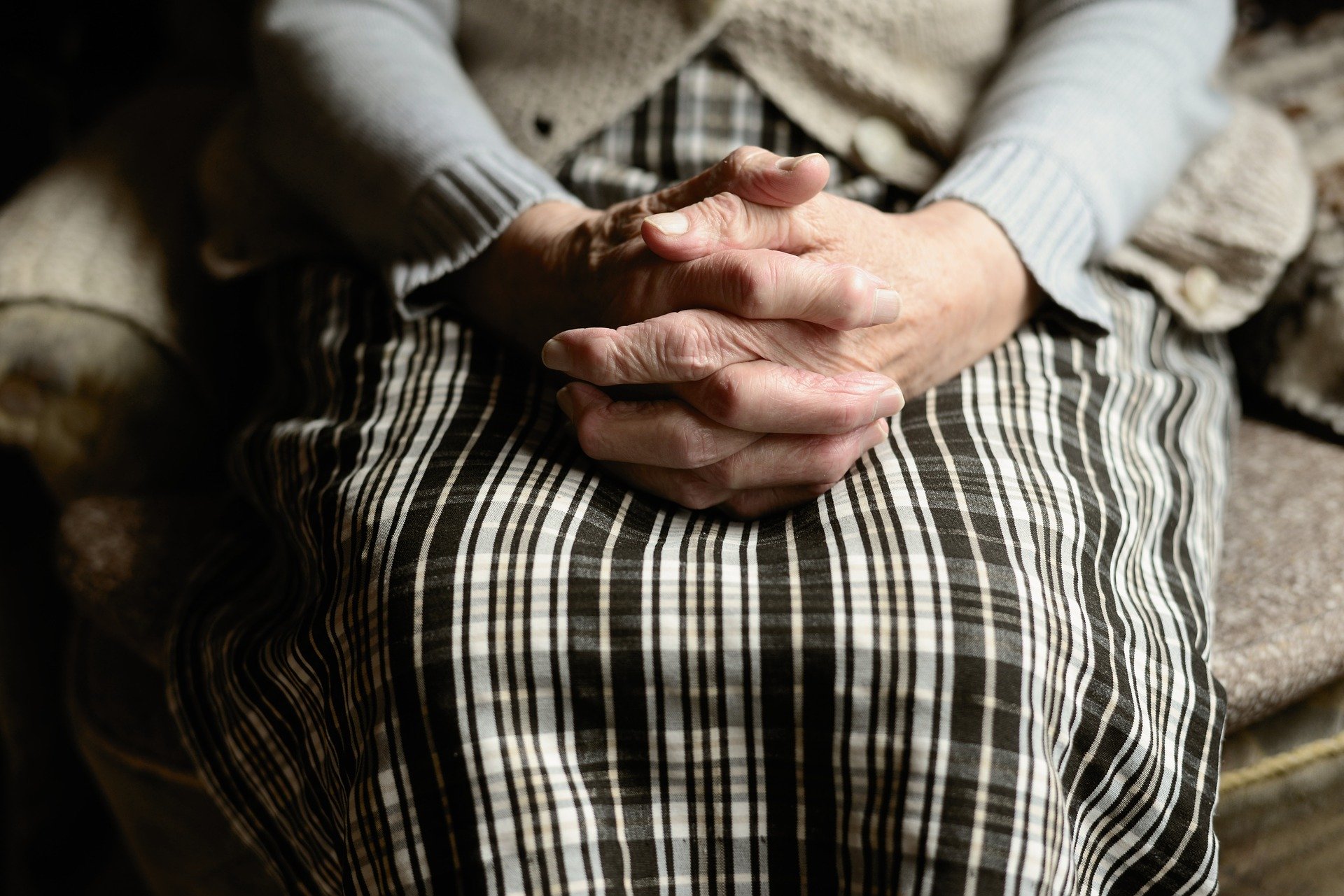 Un cămin de bătrâni care funcționa fără autorizație a fost găsit în Eforie Nord. Nouă vârstinici au fost duși la spital