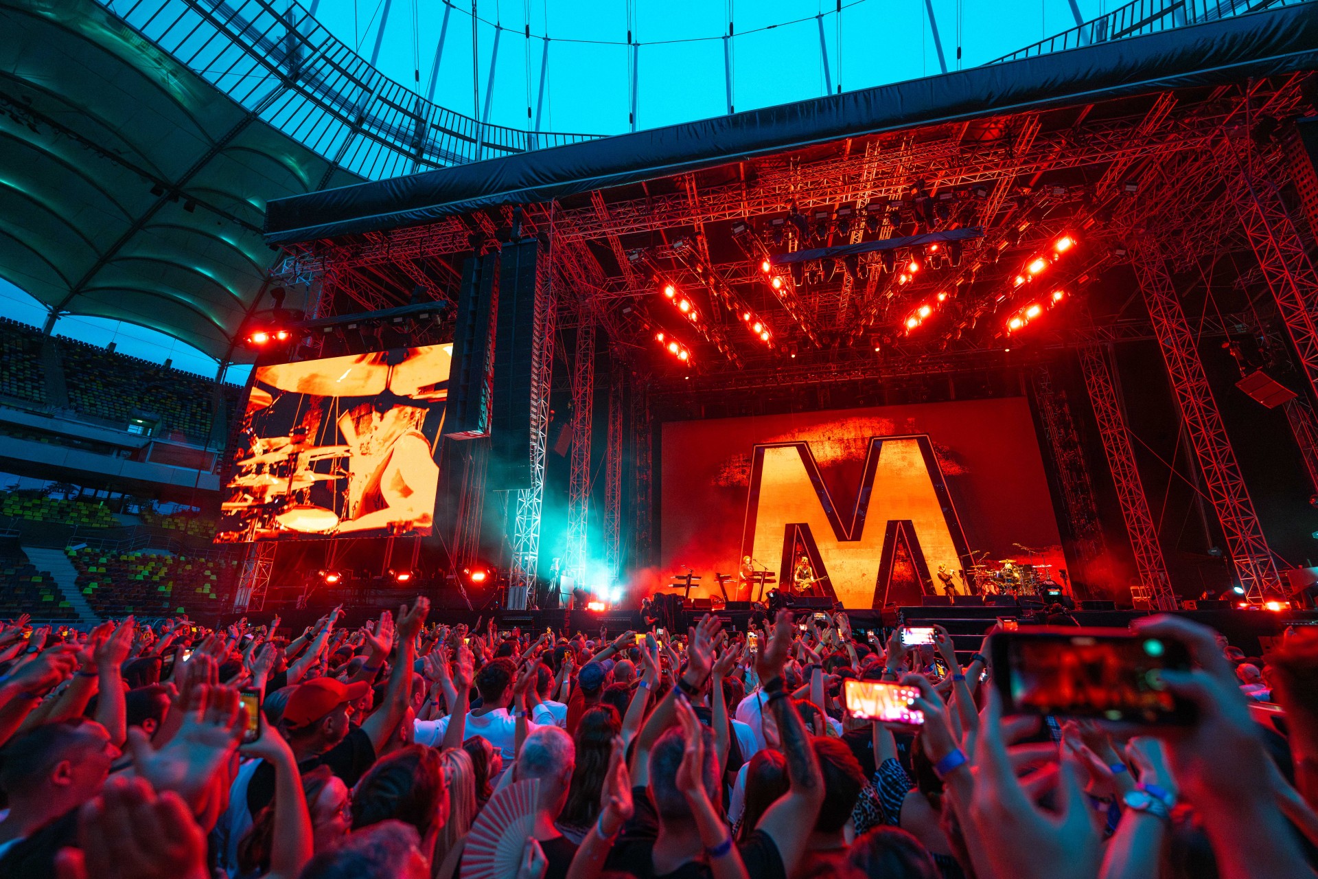 Enjoy the rain: Depeche Mode a cântat pe Arena Națională în fața a 45.000 de spectatori pe o ploaie torențială