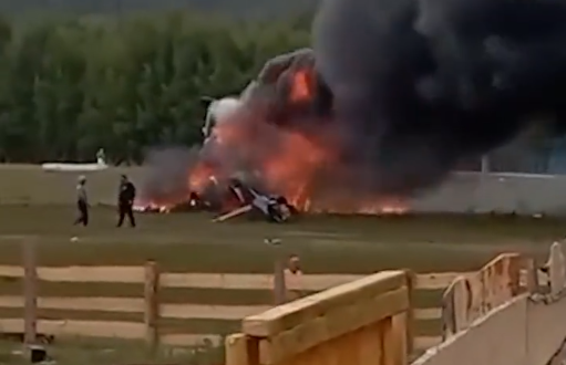 Un elicopter Mi-8 s-a prăbușit după ce a lovit fire electrice în timpul aterizării, în Siberia. Șase morți și mai mulți răniți