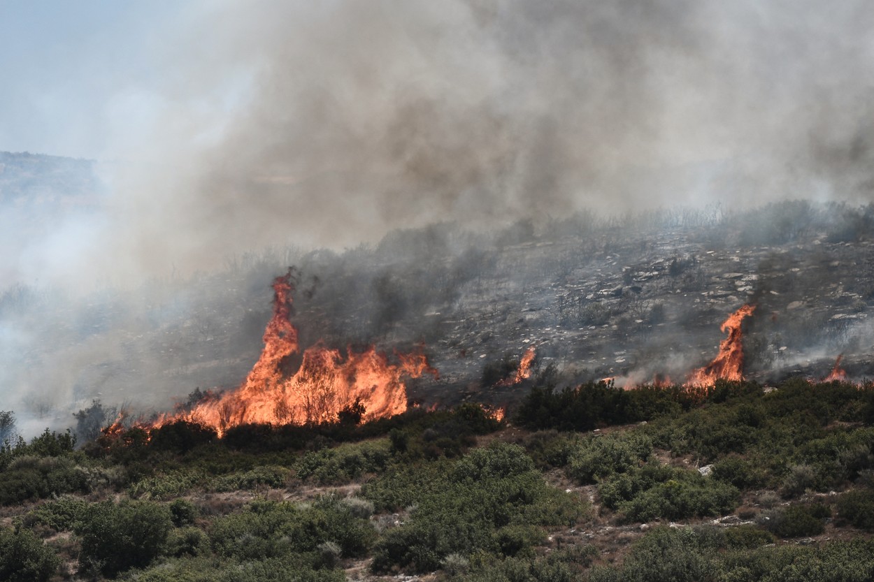 VIDEO Un depozit de muniții a sărit în aer, în Grecia, din cauza incendiilor