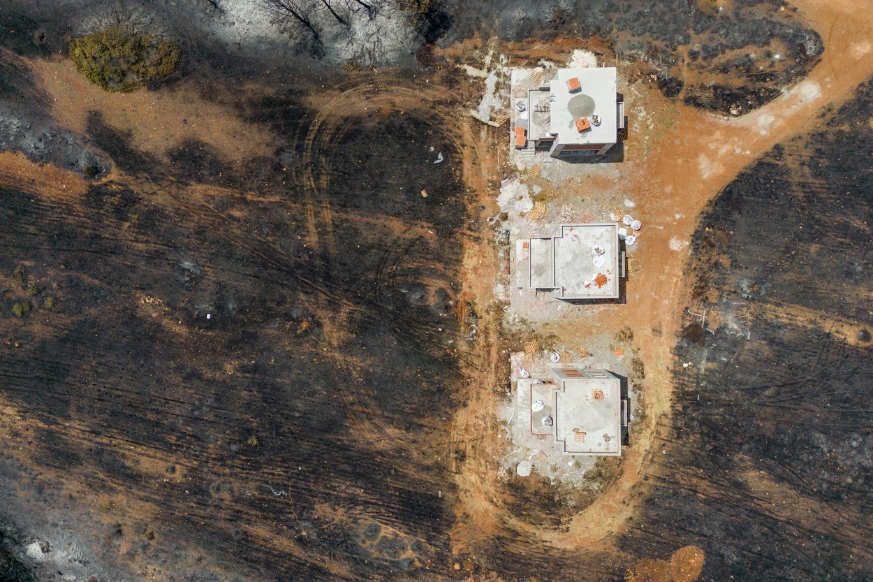 „Apocalipsa” în imagini. Cum arată zonele din Grecia distruse de incendiile puternice. Șase regiuni sunt încă sub „pericol extrem”