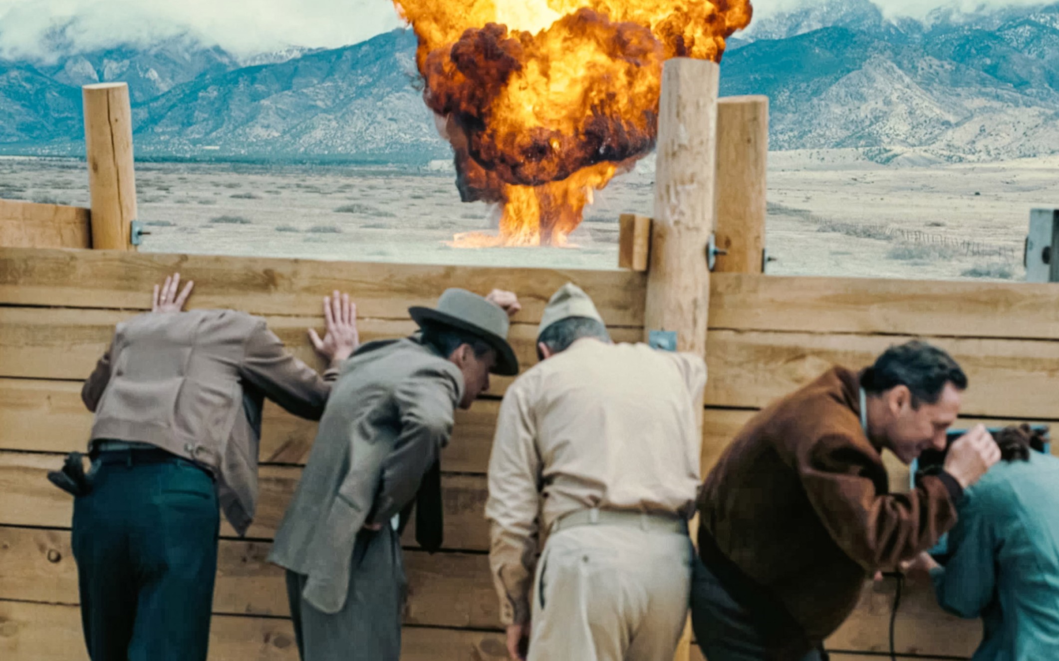 "Nu am detonat o bombă". Cum le răspunde regizorul Christopher Nolan fanilor care îl critică