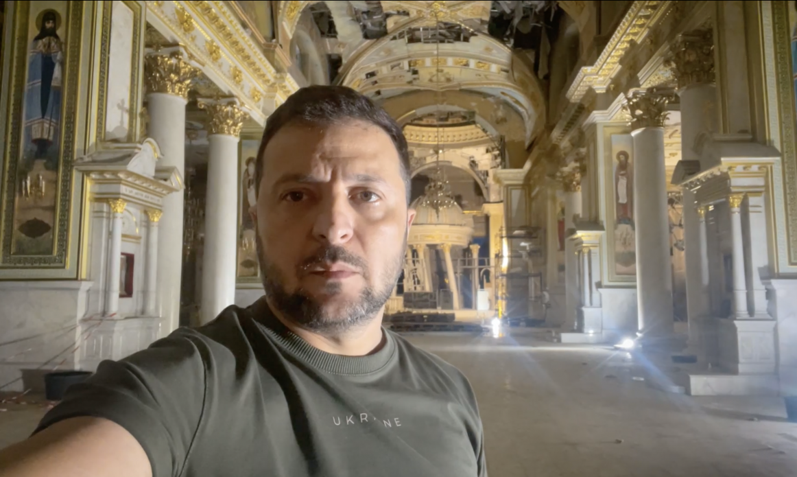 Zelenski a vizitat catedrala din Odesa avariată de atacurile rusești