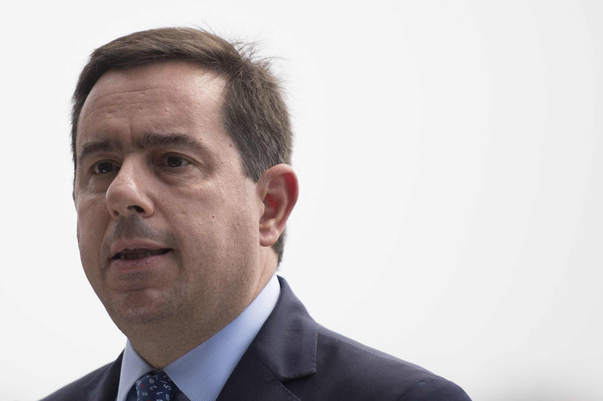 Grecia ardea, iar ministrul responsabil pentru protecția cetățenilor făcea plajă. La finalul vacanței și-a dat demisia