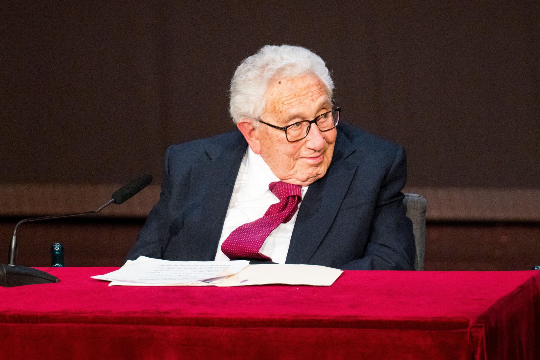 Xi Jinping l-a primit pe fostul secretar de stat american Henry Kissinger