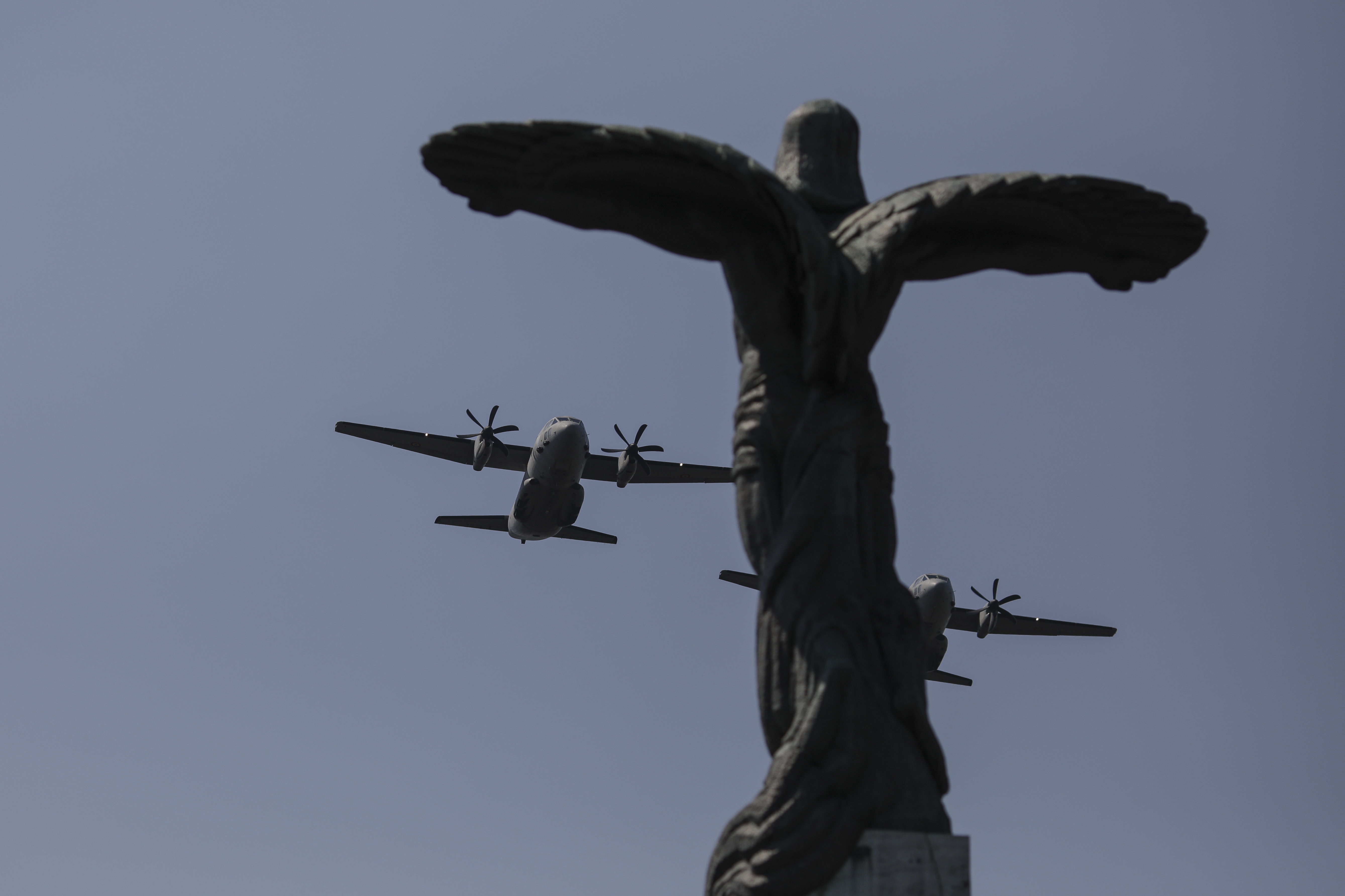 Zboruri de antrenament deasupra Bucureștiului. Duminică are loc o demonstrație aviatică prilejuită de Ziua Aviaţiei Române