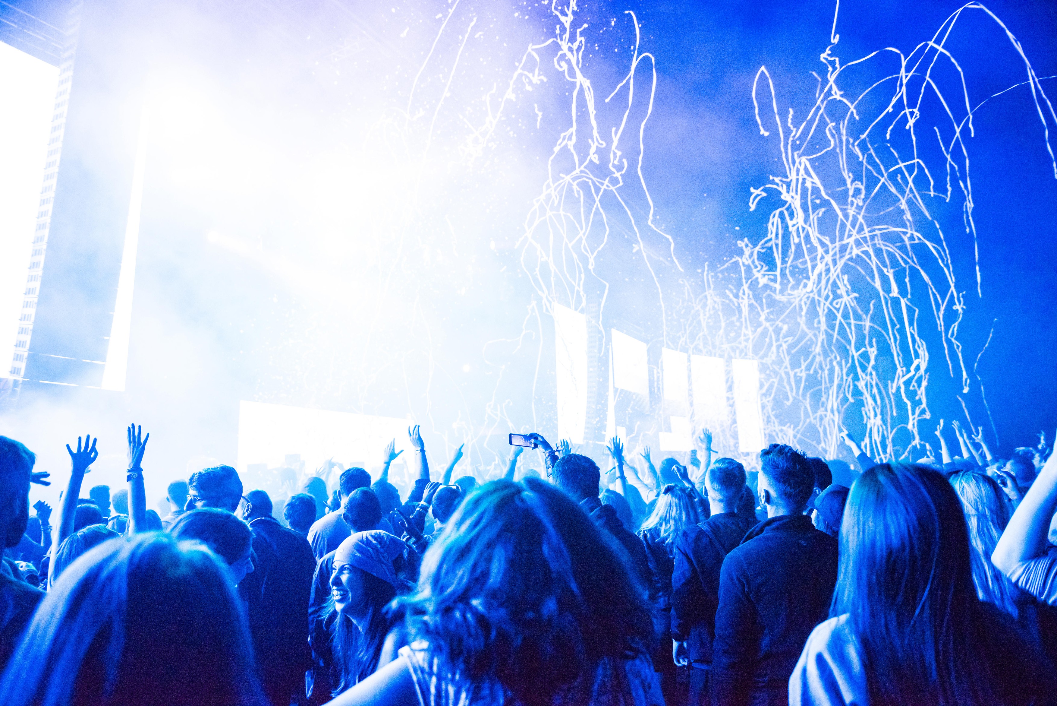 Festivalieri prinși cu droguri. 11 persoane nu au mai trecut de intrare în prima zi la Electric Castle