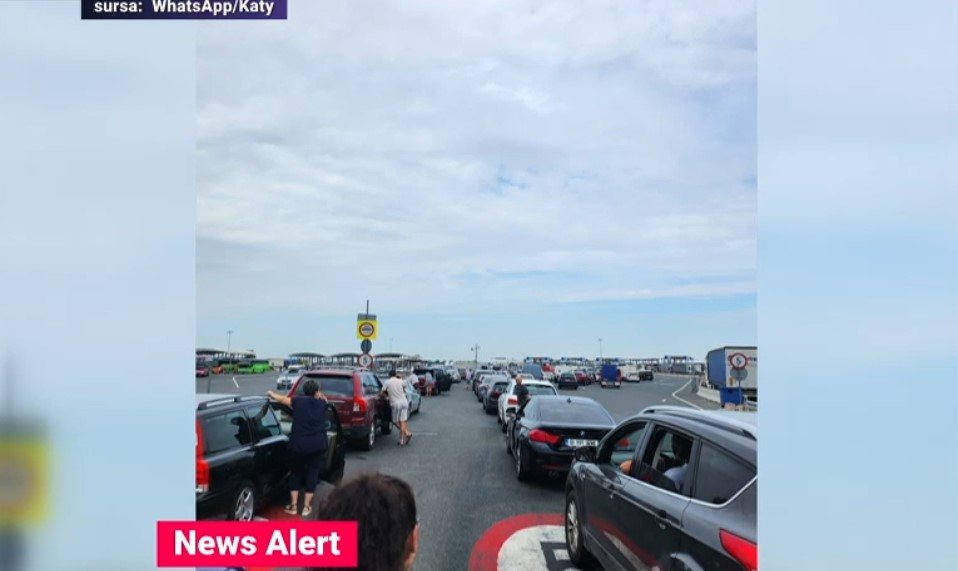 Aglomerație infernală la ieșirea din țară: În vama Nădlac II este coloană de sute de maşini și se aşteaptă minimum 80 minute
