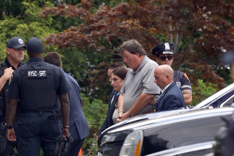 EXCLUSIVE: PREMIUM EXCLUSIVE RATES APPLY - Rex Heuermann The Gilgo Beach Killer Suspected Of Murdering Four Woman Pictured Arriving At The Nassau County Courthouse In New York