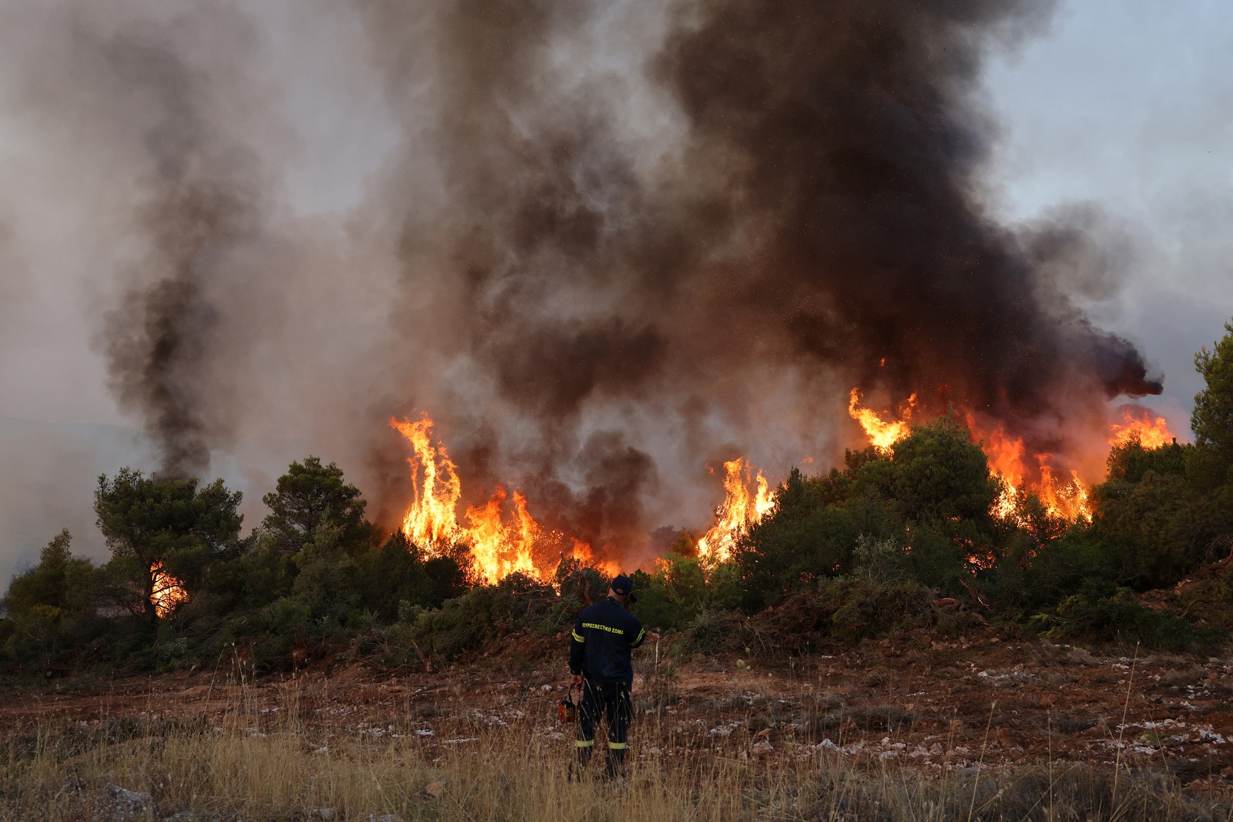 Care sunt insulele din Grecia afectate de incendii în acest moment. Precizările MAE pentru turiștii români aflați în regiunile afectate