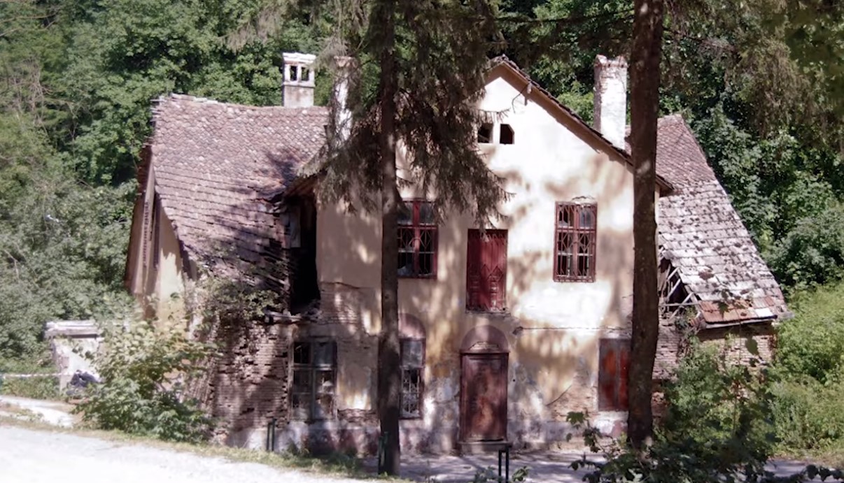 Primăria Brașov vrea să cumpere Hanul de la Pietrele lui Solomon, clădire emblematică a orașului, și să-l reconstruiască