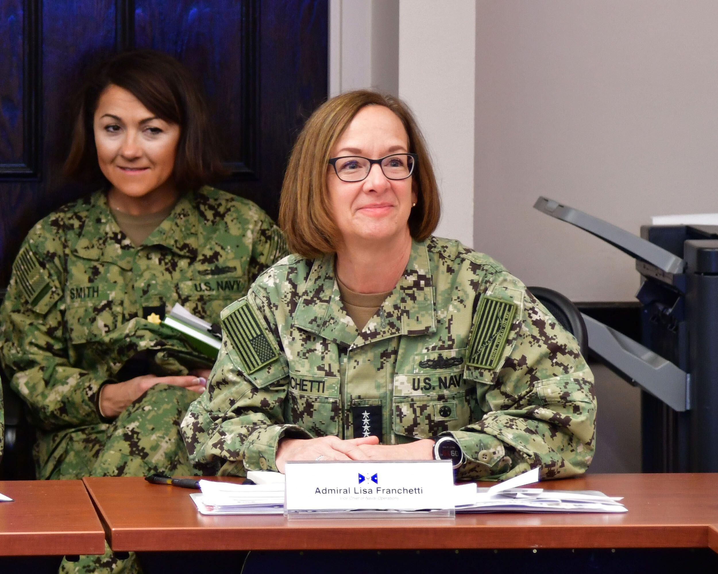 Joe Biden a numit o pe Lisa Franchetti la conducerea US Navy. Este prima femeie care preia comanda marinei SUA