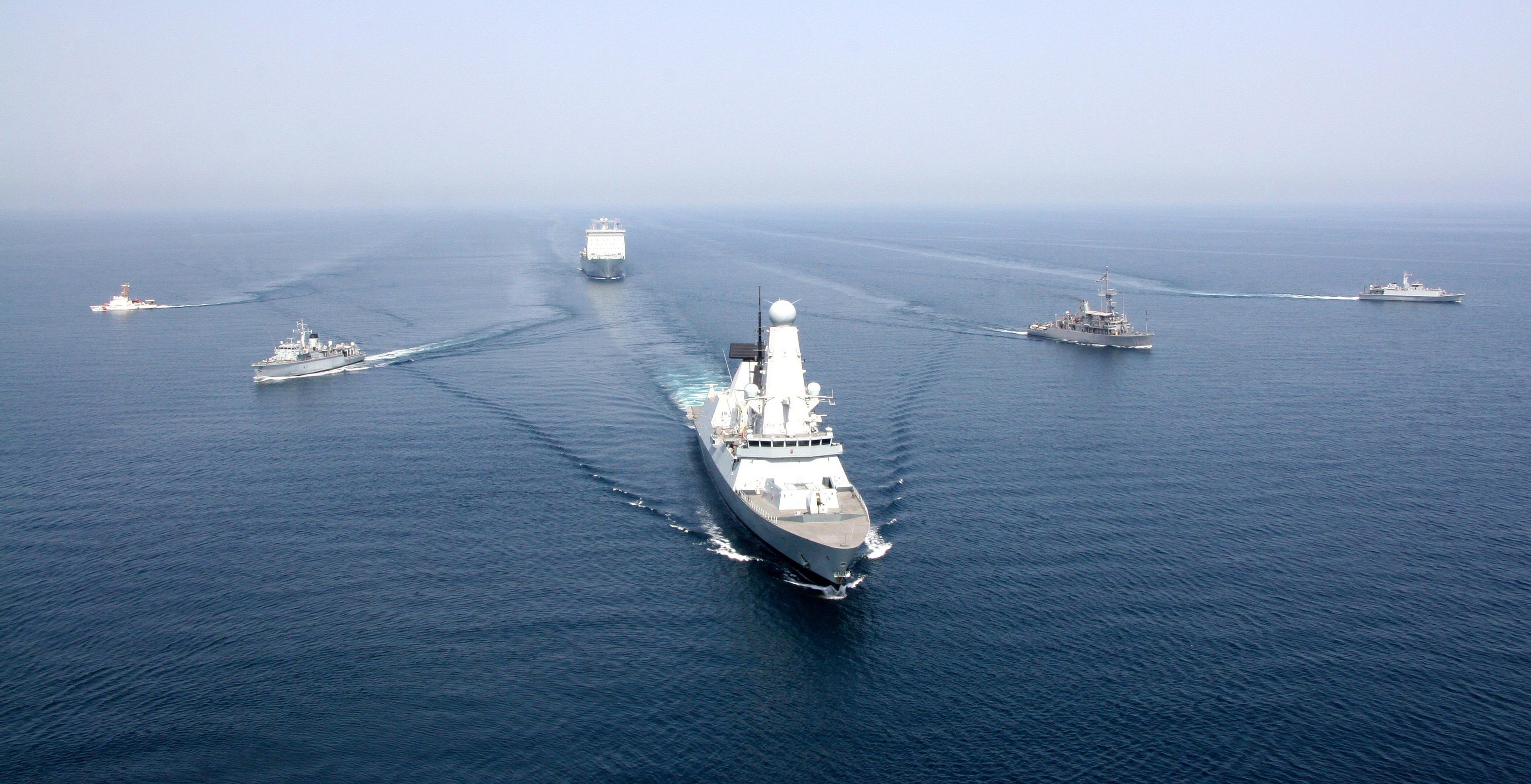 Marea Britanie avertizează că Rusia pregătește atacarea navelor civile în Marea Neagră