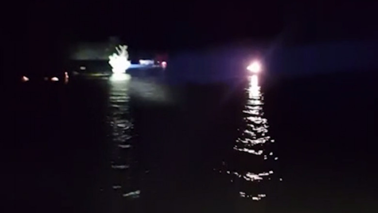 interventie a politiei de frontiera pentru salvarea unor oameni aflati intr-o barca in deriva pe dunare