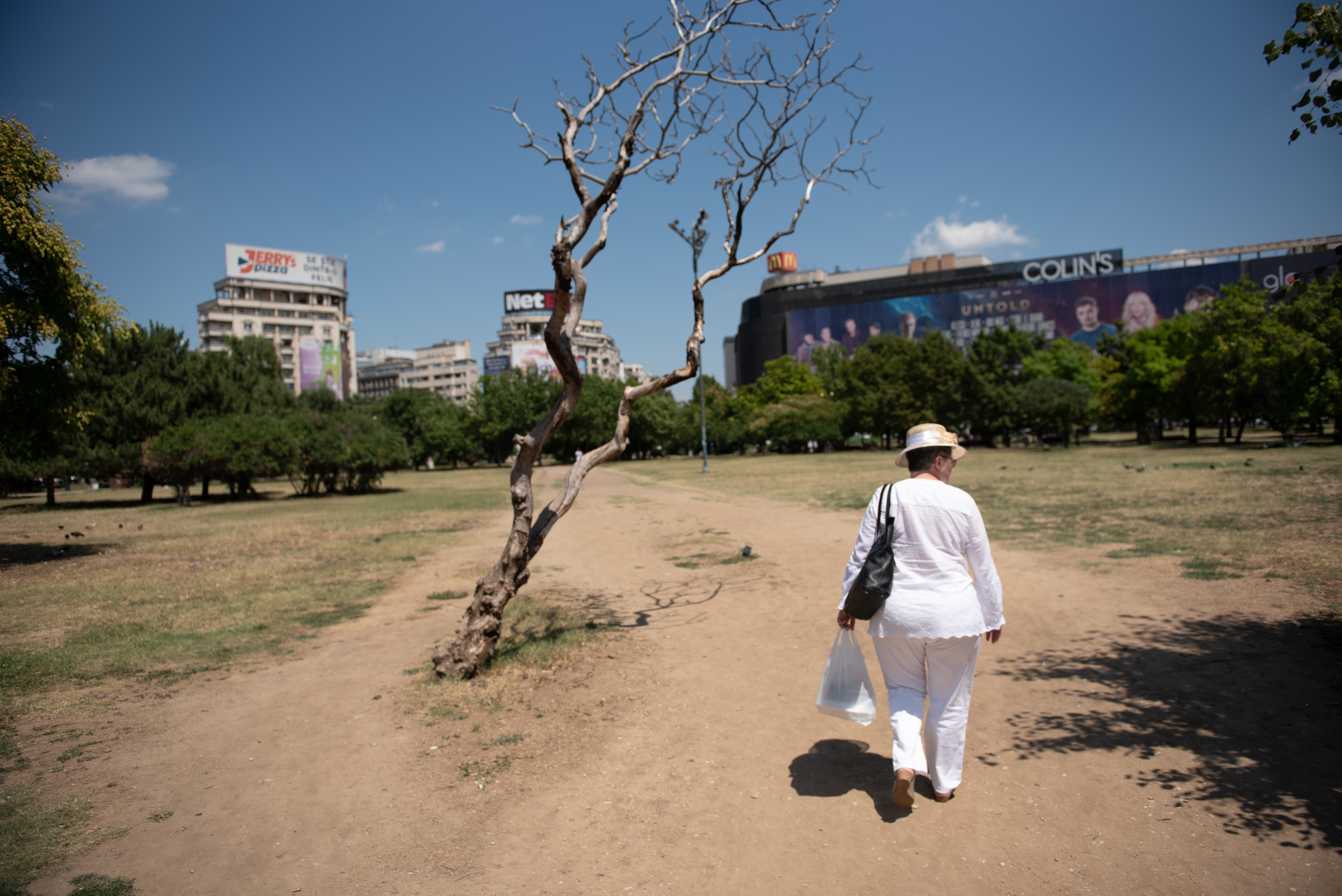 FOTOREPORTAJ. Cum arată Bucureștiul la 40 de grade