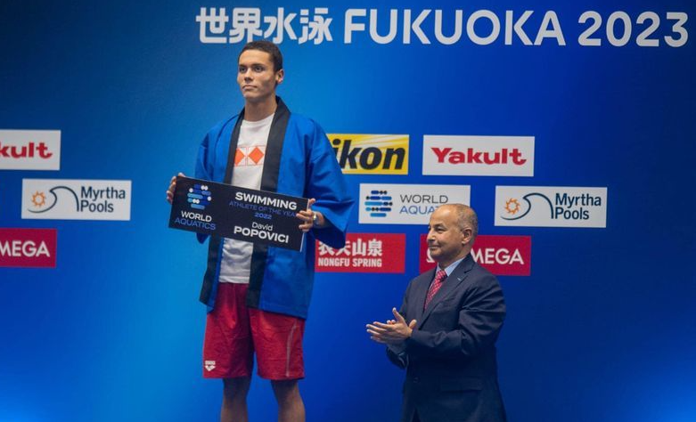 David Popovici a primit premiul pentru „Cel mai bun înotător din lume în 2022”, înaintea probelor de la CM din Japonia