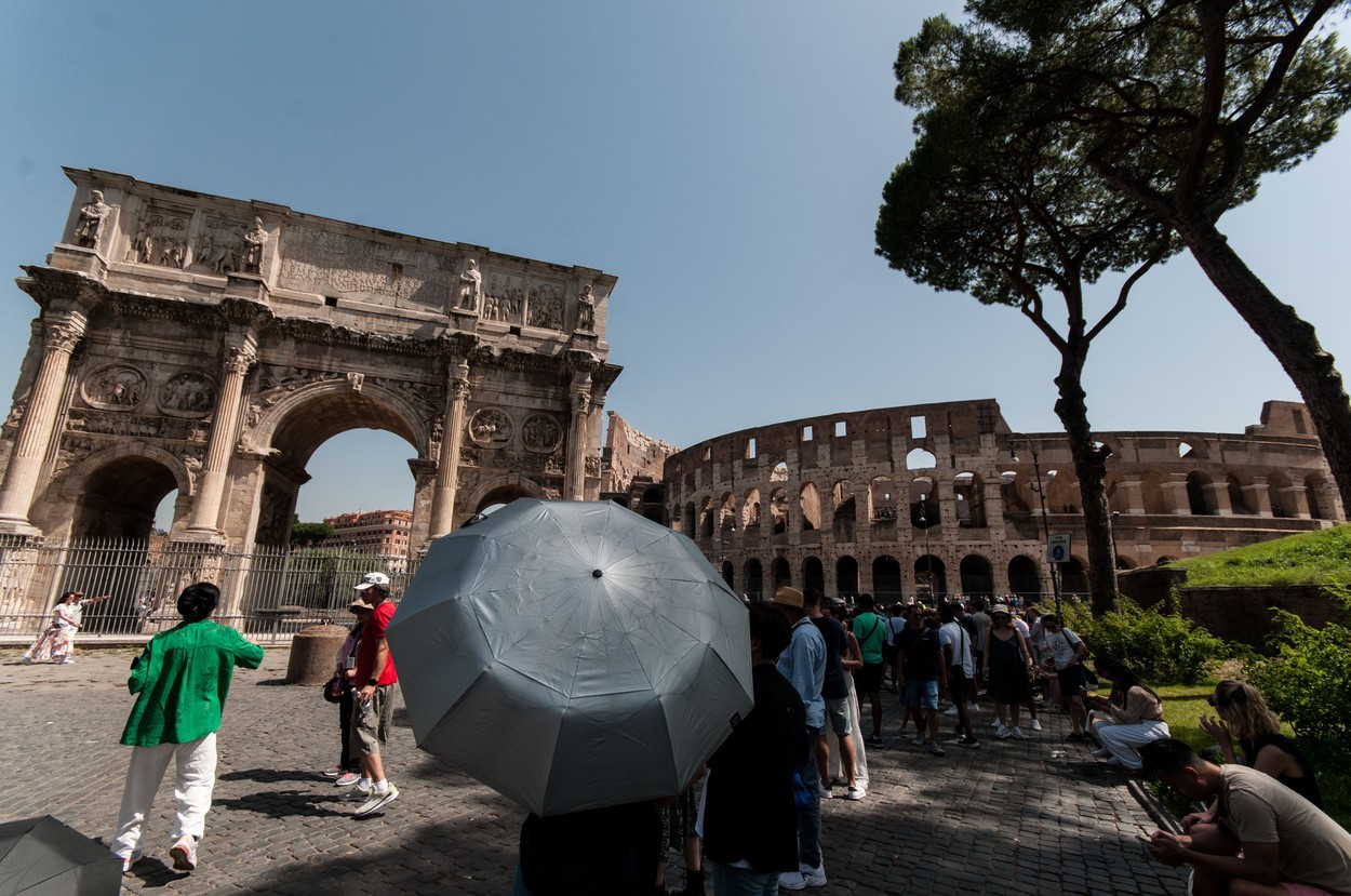 Incendii de vegetație și pene de curent. Canicula face ravagii în Italia, unde temperaturile au ajuns și la 47 de grade Celsius