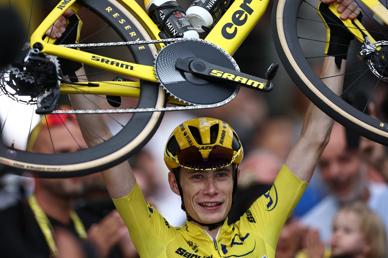 Ciclistul danez Jonas Vingegaard a câştigat Turul Franţei pentru al doilea an consecutiv