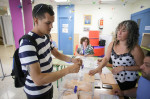 Vacationers vote for general elections on the coast of Lugo