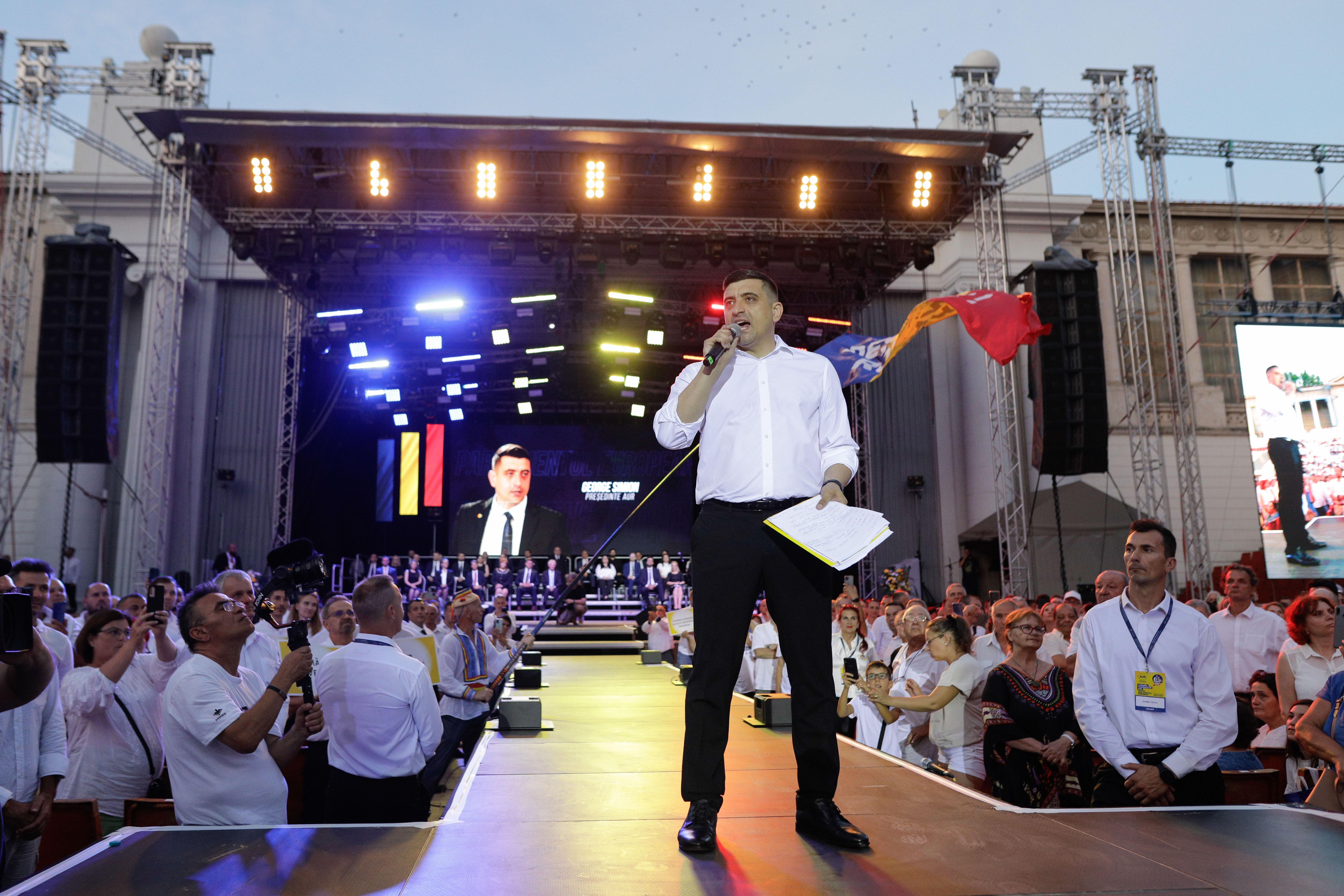 Discurs halucinant al lui Simion: „Comisia Europeană este condusă de minți bolnave. Ne-au adus inflație, sărăcie, o pandemie inventată”