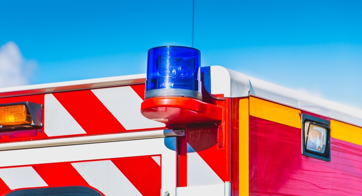 Un copil şi un bărbat de 35 de ani, răniţi grav după ce o structură gonflabilă a fost luată de vânt într-un parc acvatic din Franța