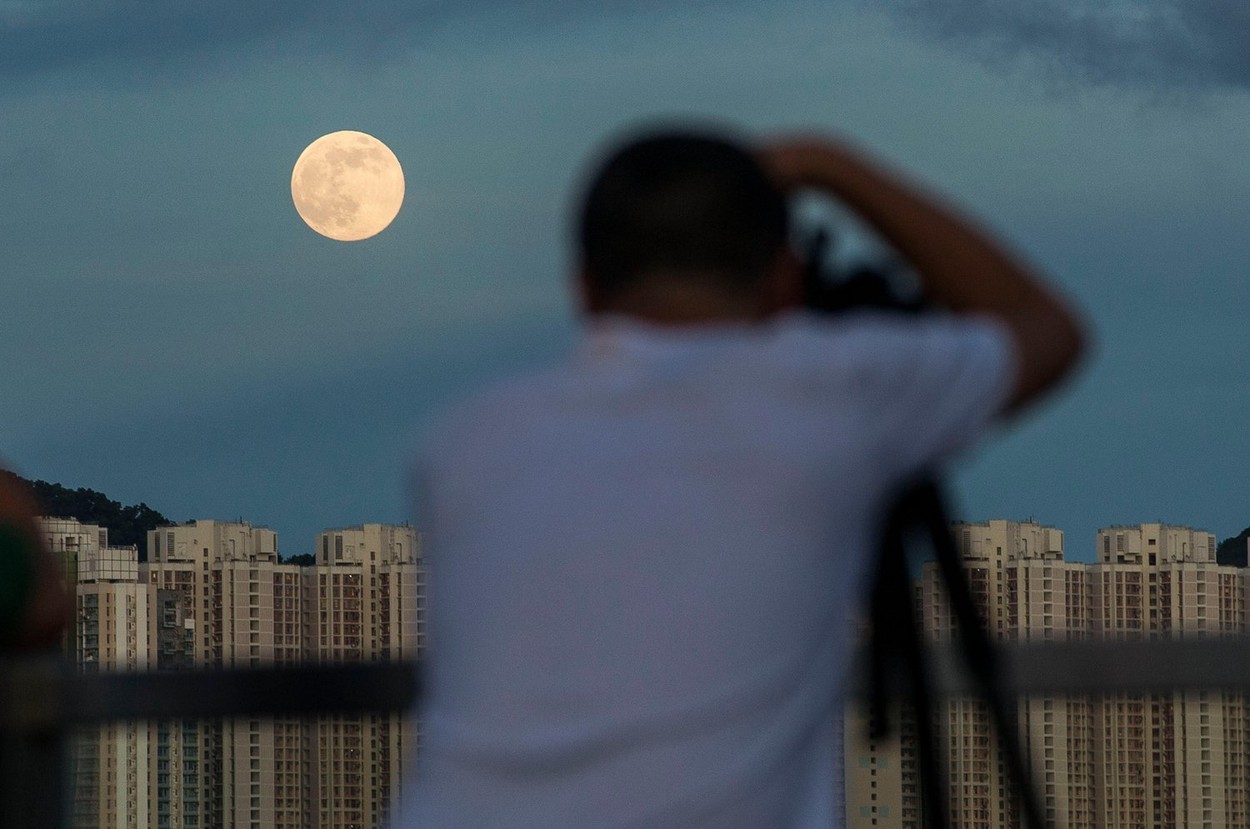 „Lună albastră”. Un fenomen astronomic inedit va avea loc în luna august. Ce spun oamenii de știință