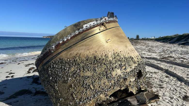obiect misterios cilindru spatiu plaja australia