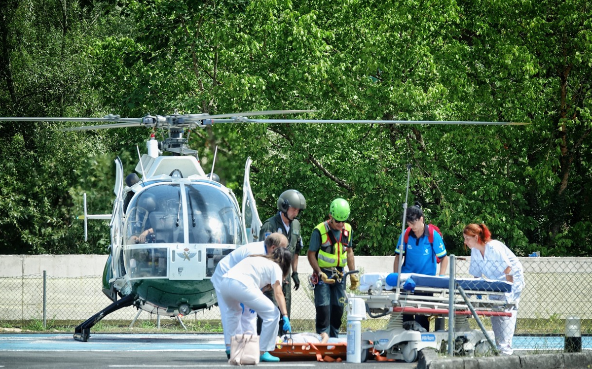 Un autocar plin cu turiști s-a rostogolit de două ori în afara unui drum de munte, în Spania. Mai multe persoane au fost rănite grav