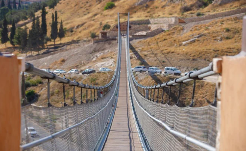Cum arată cel mai lung pod pietonal suspendat din Israel. A fost inaugurat în Ierusalimul de Vest