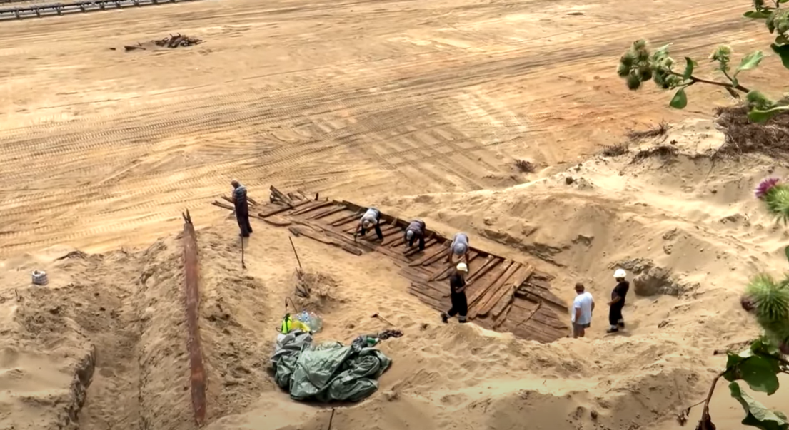 Un grup de mineri din Serbia a dat, din greșeală, peste o navă romană. Minerii lucrau cu un excavator la mina Drmno