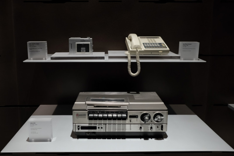 _Muzeu_ VHS din 1979, telefon din 1984