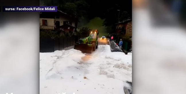 A căzut atâta grindină într-o zonă din Italia, încât pe străzi a fost scos un utilaj de deszăpezire