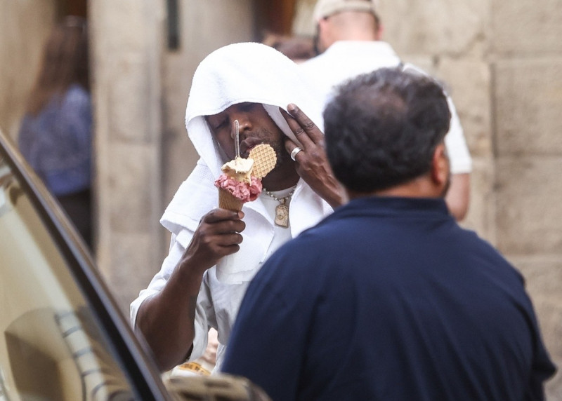 *PREMIUM-EXCLUSIVE* *MUST CALL FOR PRICING* The American Rapper Kanye West and his partner, the Architectural designer and Kim K lookalike Bianca Censori spotted out in the Italian city of Florence.
*PICTURES TAKEN ON 01/08/2023*